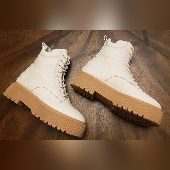 Qupid Women's Off White and Tan Combat Lace-Up Boots Chuncky Sole Size 7 - Picture 5 of 15